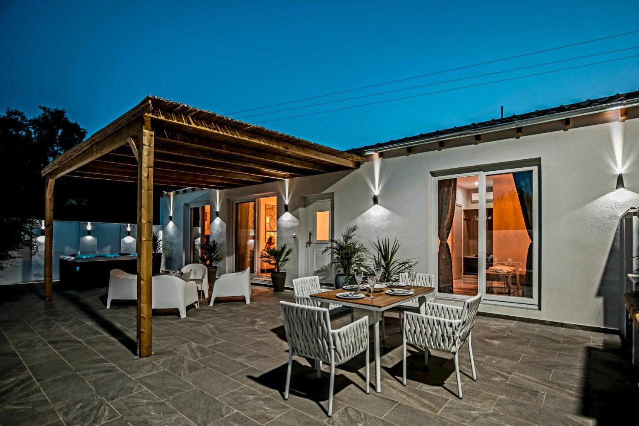 Jacuzzi Deluxe Villa Skala Sotiros Exterior photo